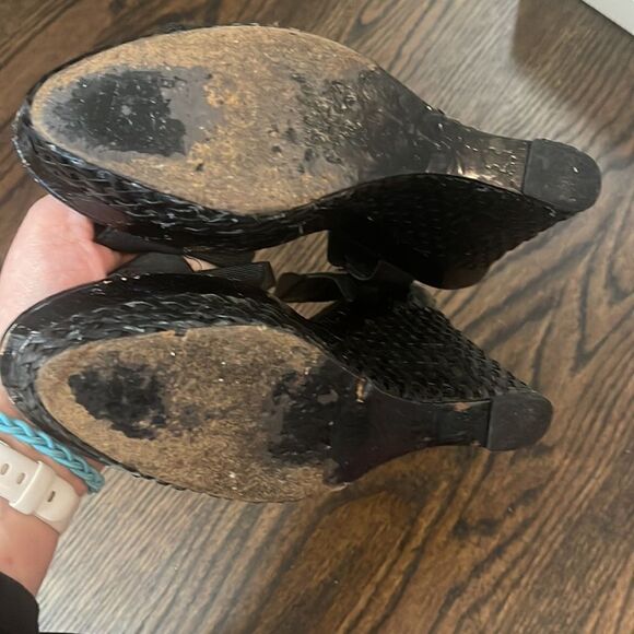 BCBC SIZE 7.5 BLACK PATENT LEATHER & ELASTIC WEDGES - Picture 5 of 6